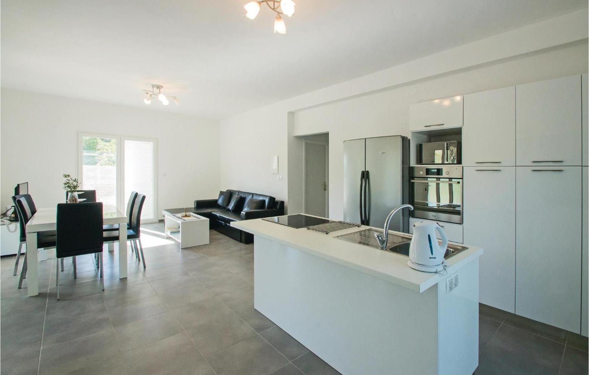 Stunning Apartment In Grscica With Kitchen Prizba Eksteriør billede