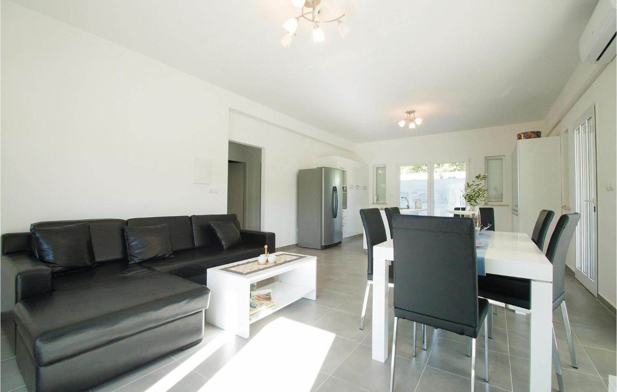 Stunning Apartment In Grscica With Kitchen Prizba Eksteriør billede