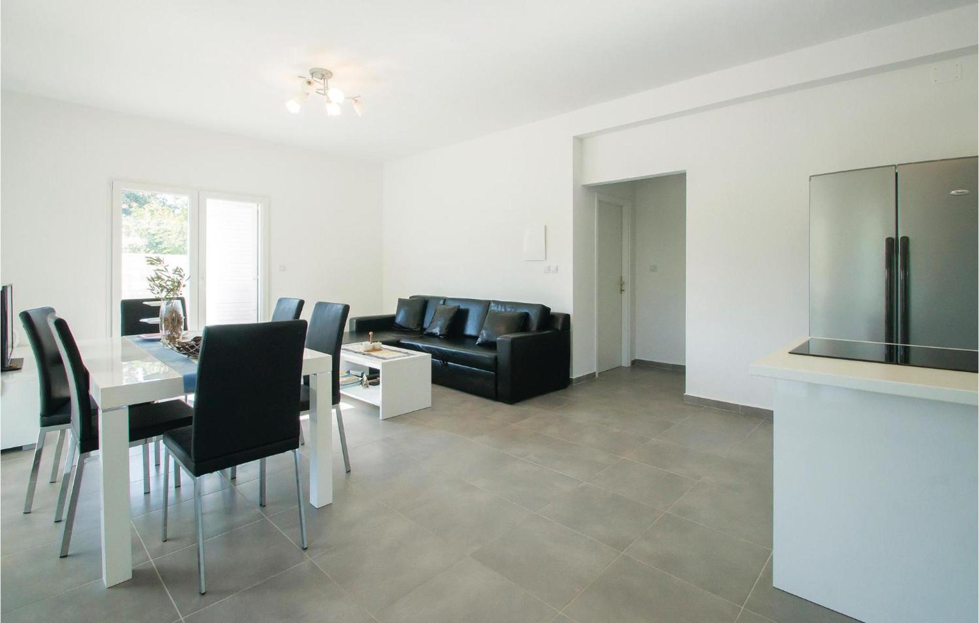 Stunning Apartment In Grscica With Kitchen Prizba Eksteriør billede